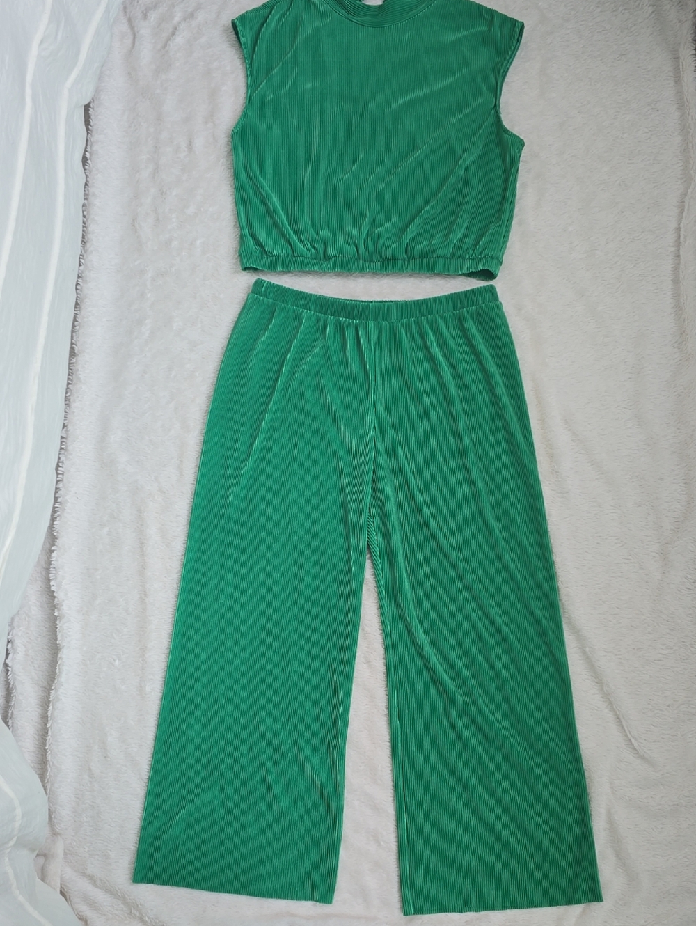 Ro & De Green Wide-Leg Velvet Lounge Pants